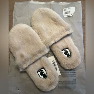 Viviennehu Slippers (NWT)